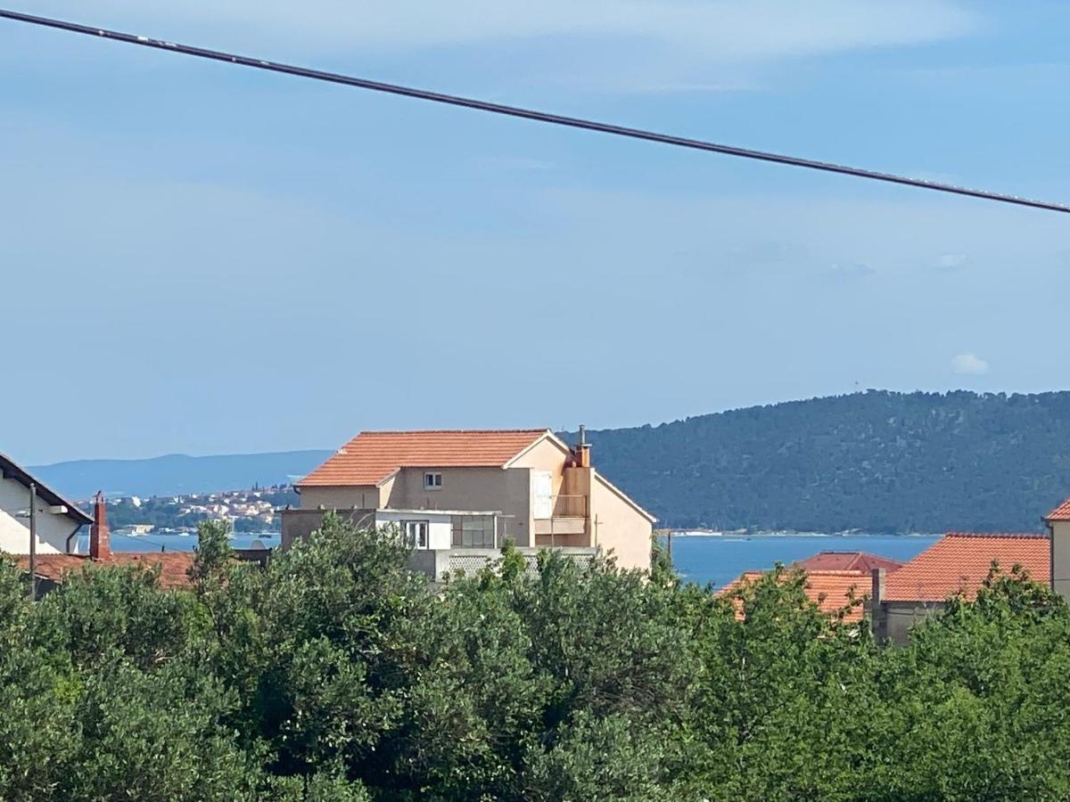 Apartment Milena Kastela Mit Whirlpool Exterior photo