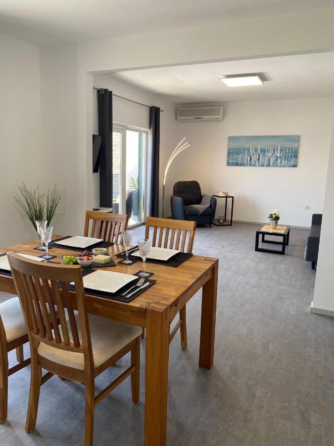 Apartment Milena Kastela Mit Whirlpool Exterior photo