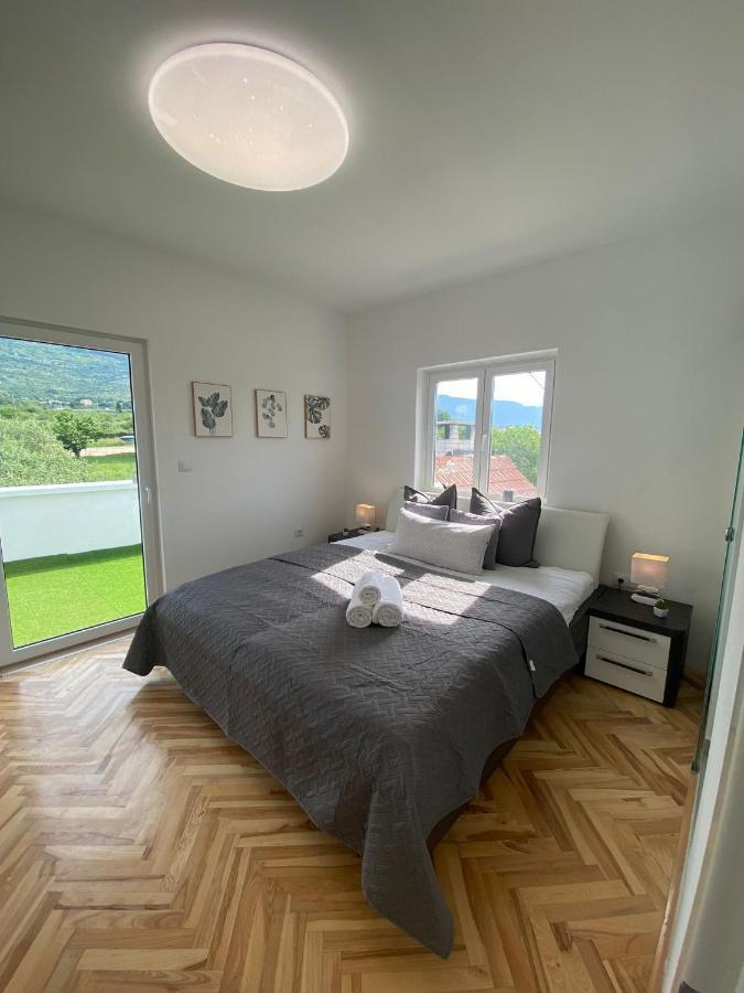 Apartment Milena Kastela Mit Whirlpool Exterior photo