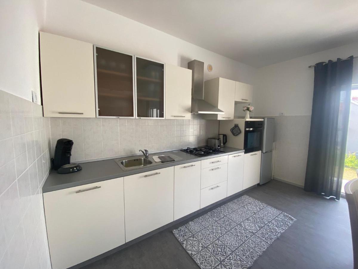 Apartment Milena Kastela Mit Whirlpool Exterior photo