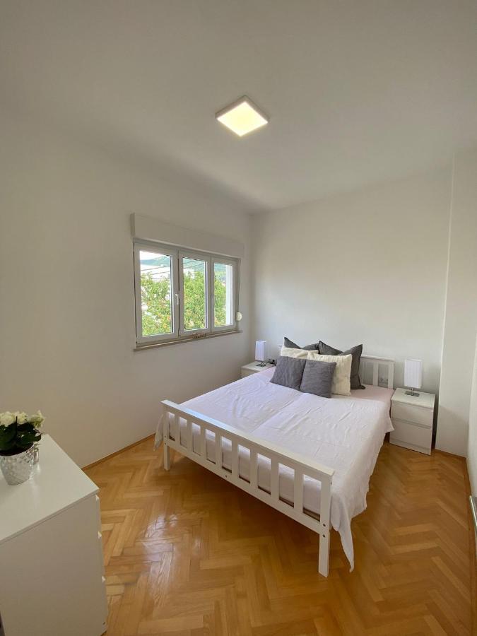 Apartment Milena Kastela Mit Whirlpool Exterior photo